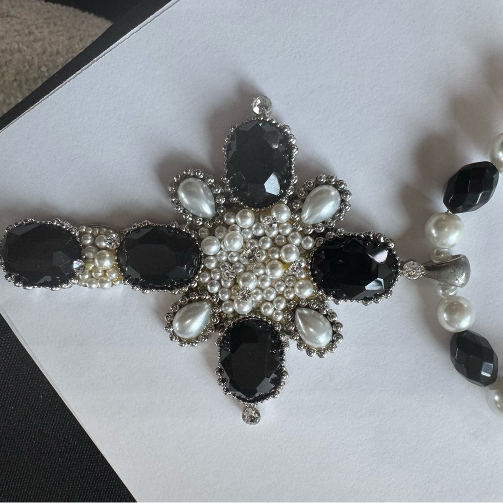 Elegant Black and Silver Pearl Necklace and Earrings
0494